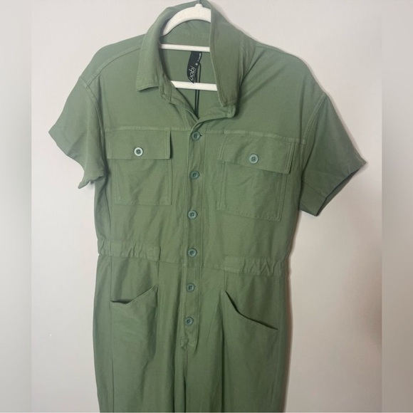 NWT Bobi Los Angeles short sleeve button front jogger jumpsuit, green - Picture 2 of 5